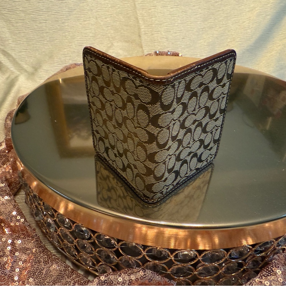 Brown Leather Key Holder With Patterned Design - image 3